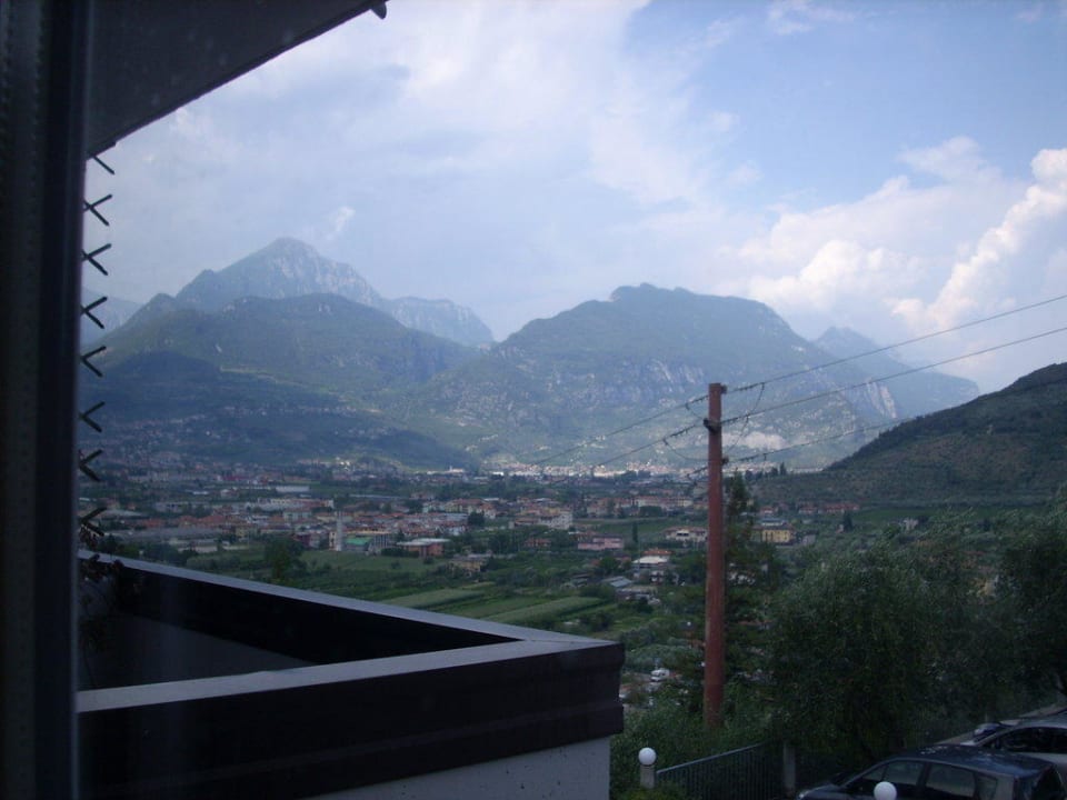 Wenn man sich aus dem Fenster lehnt Panoramic Hotel Benacus