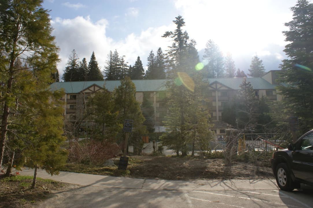Außenansicht vom Parkplatz Hotel Tenaya Lodge at Yosemite