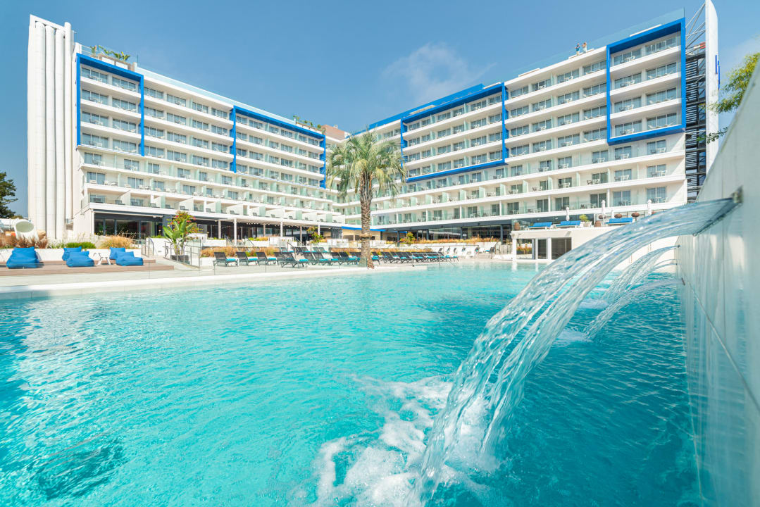 Pool L’Azure Hotel