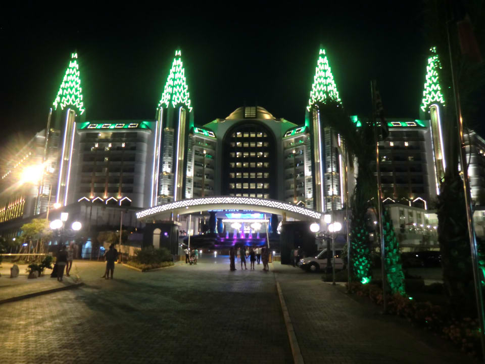 Hotel bei Nacht Hotel Delphin Imperial