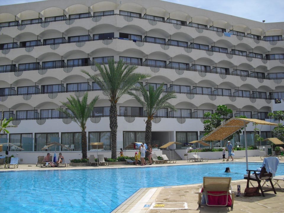 Hotel & Pool Crystal Springs Beach Hotel