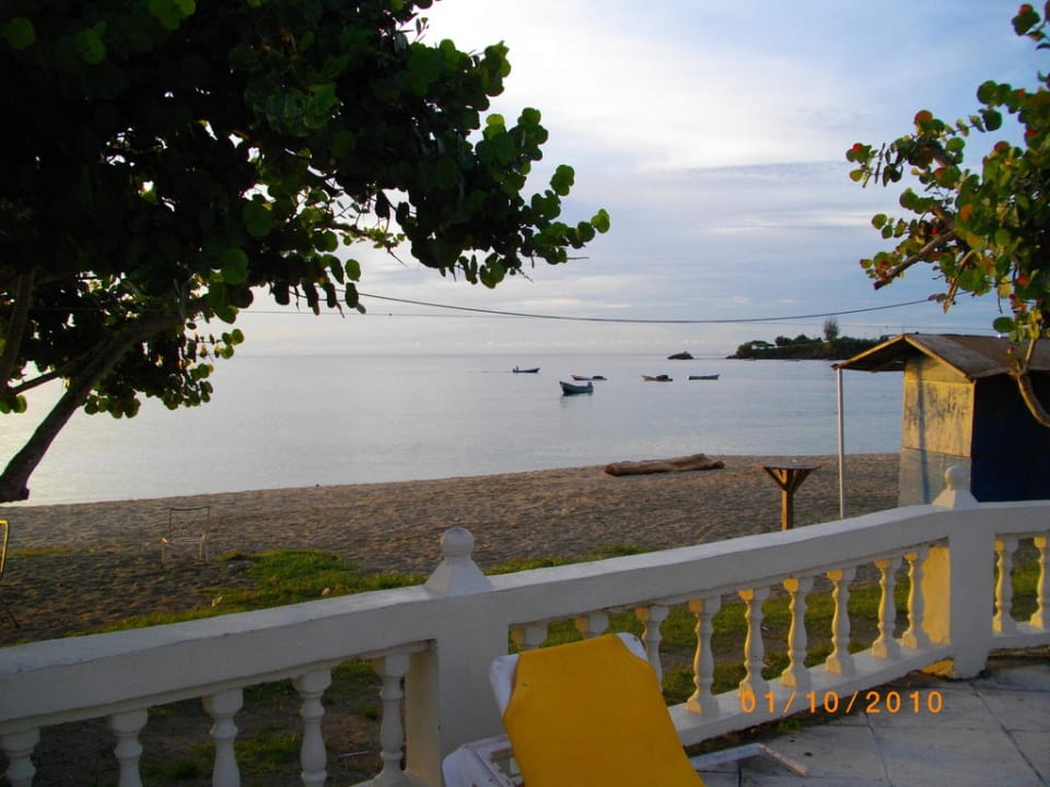 Strand Starfish Tobago Resort