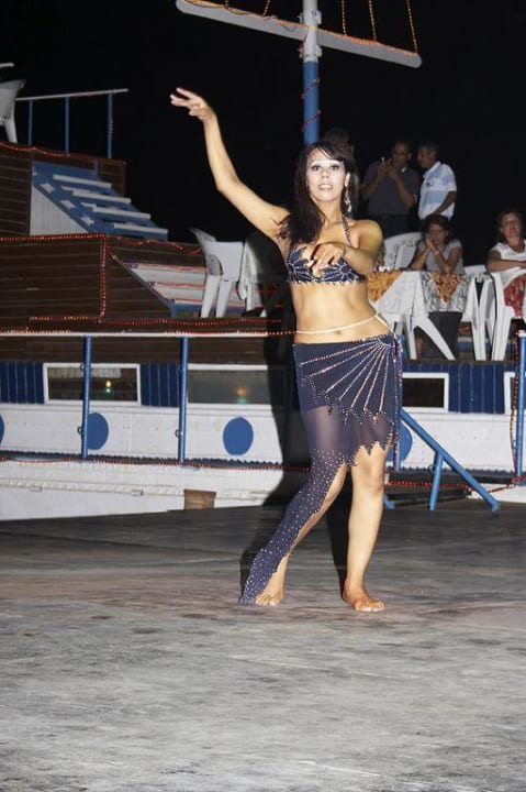 Bauchtänzerin am Strand Albatros Sharm Resort