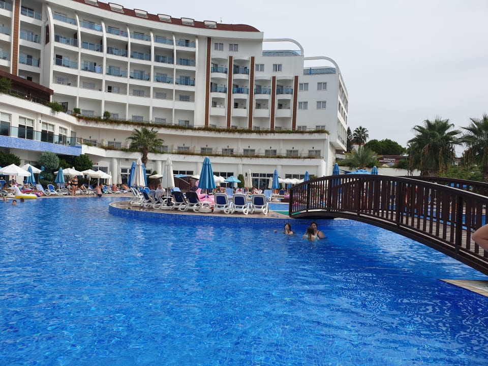 Pool Side Prenses Resort & Spa