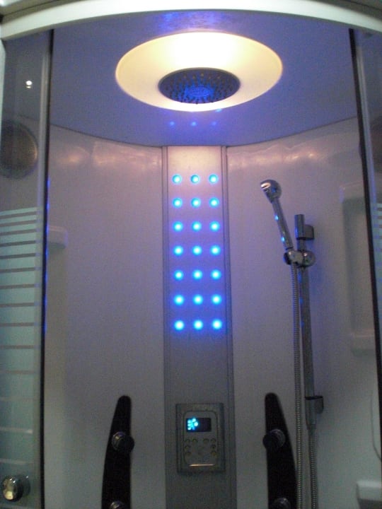 Regendusche im Nebengebäude Hotel Gaia Palace