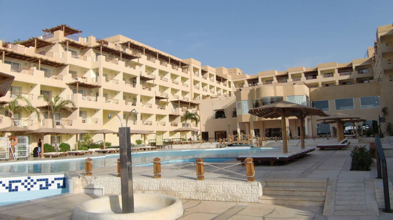 Pool mit Hotelanlage Imperial Shams Abu Soma