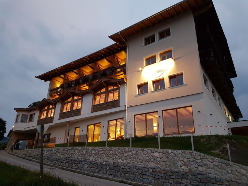 Außenansicht Gasthof Almhof