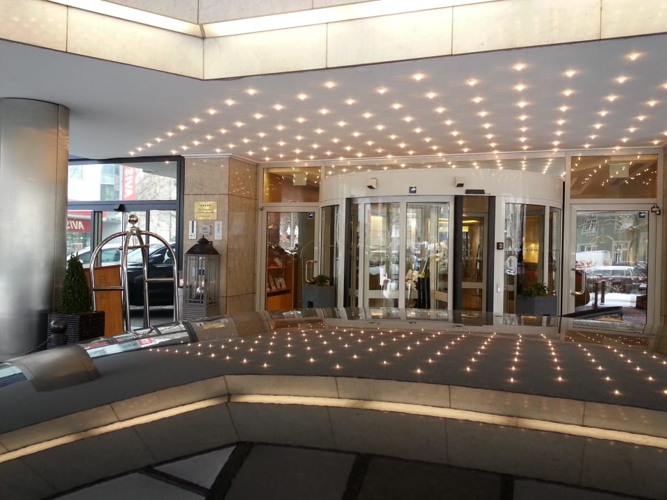 Hotel Eingang Hotel Palace Berlin