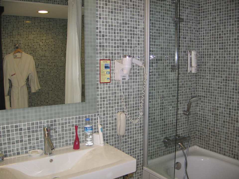 Mooie badkamer. Limak Lara Deluxe Hotel & Resort