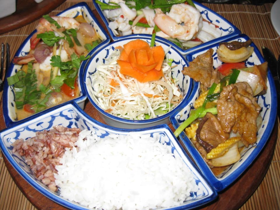 Eine leckeres Thai Dinner Set  Panviman Resort Koh Phangan