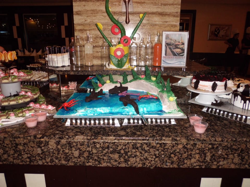 Kleiner Einblick-Kuchenbuffet Crystal Admiral