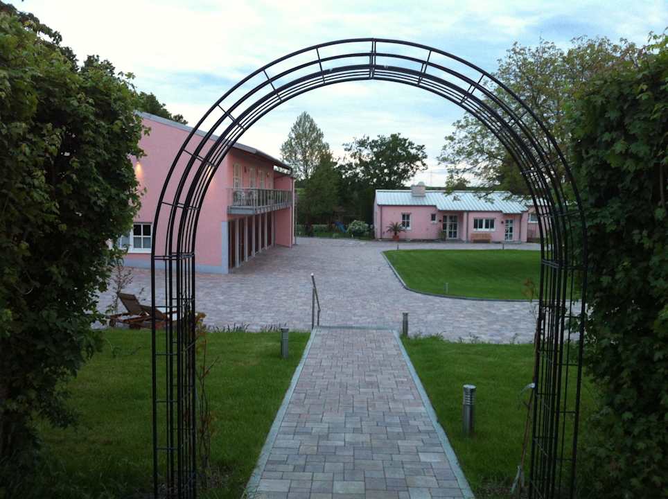 Eingang vom Parkplatz aus Landhaus Schill