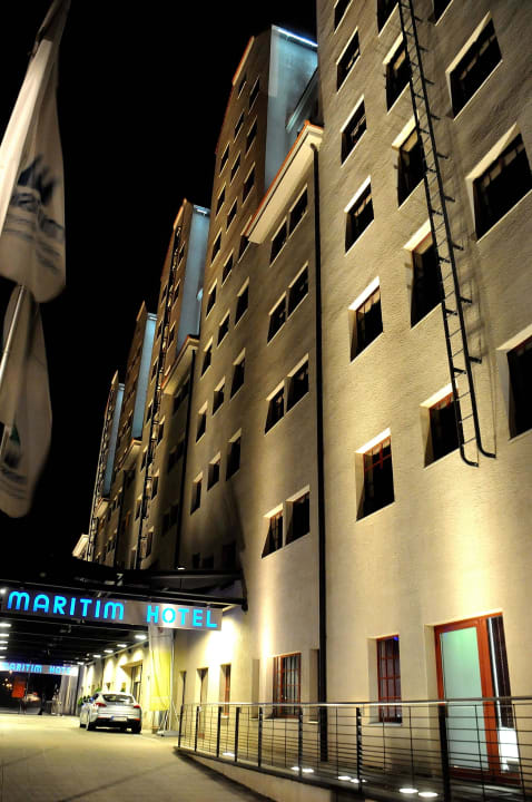 Abend angestrahlt Maritim Hotel Dresden