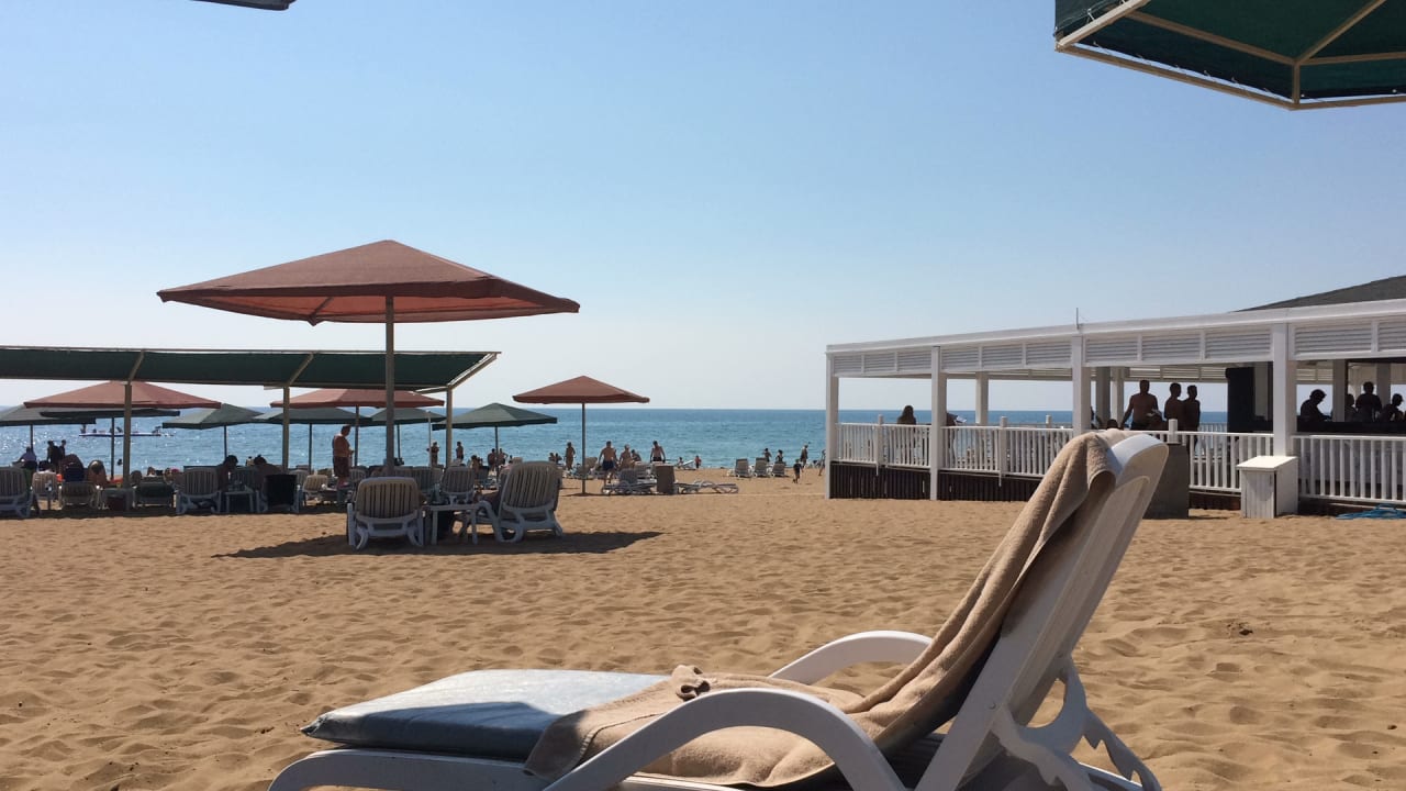 Strand Kamelya Aishen Club