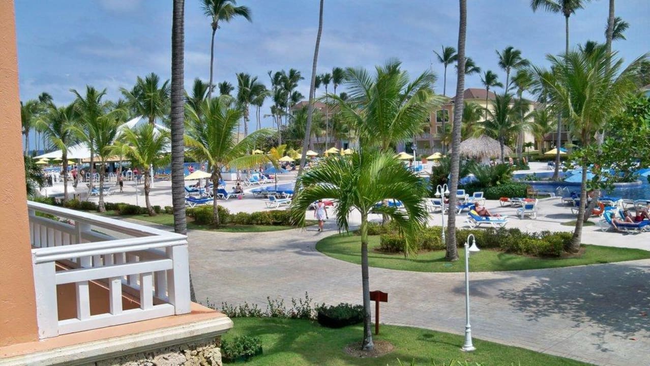 Blick vom Balkon (Suite 9219) nach links Ocean Blue & Sand