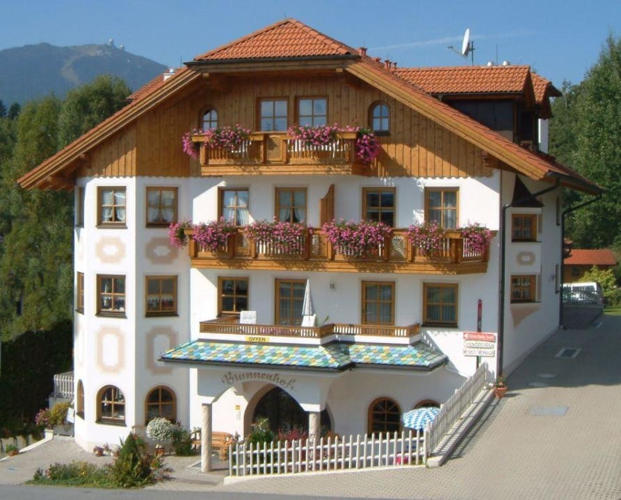 Hotel Brunnenhof - Sommeraufnahme Hotel Brunnenhof