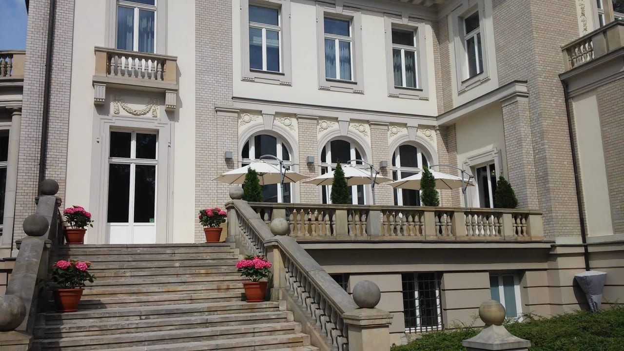 Wenn man draußen essen möchte Platinum Palace Boutique Hotel & SPA