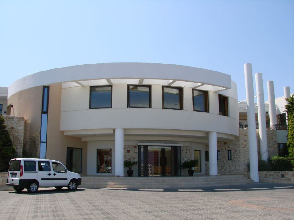 Haupteingang Grand Hotel Holiday Resort