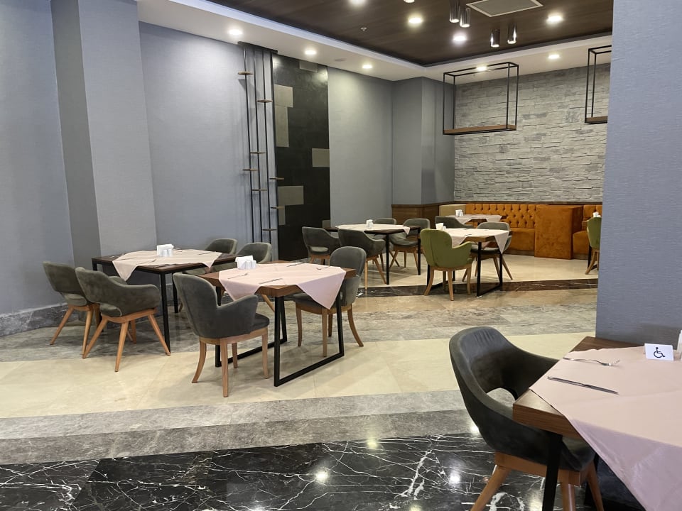 Gastro Saturn Palace Resort Hotel