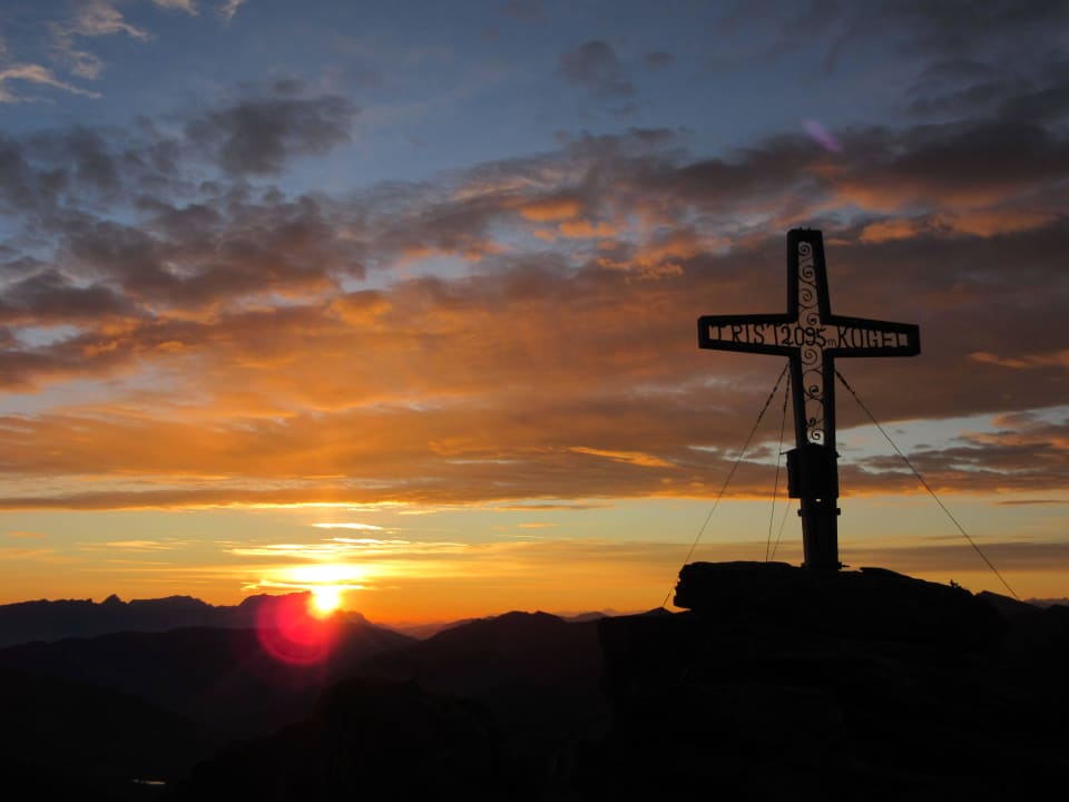 Sonnenaufgang am Tristkogel Hotel DIE SONNE