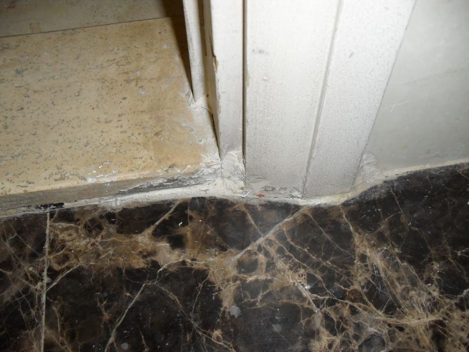 Nicht renov. Badezimmer PALOMA Perissia