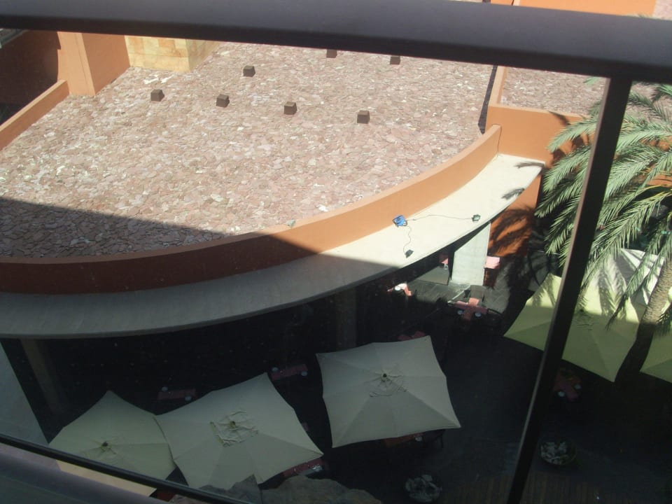 Blick gerade2 von Balkon auf Restaurant Salobre Hotel Resort & Serenity