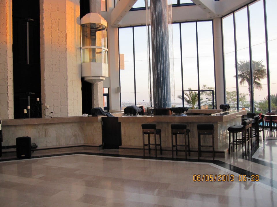 Bar drinnen. Kresten Palace Hotel