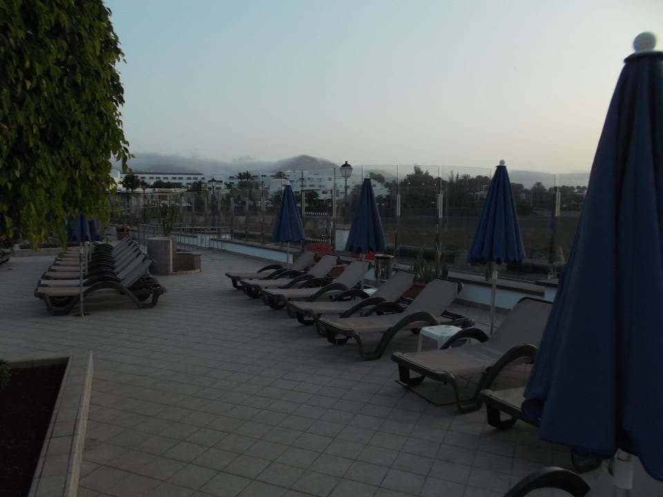 Ausgang zur Promenade sowie Strand Hotel Las Costas