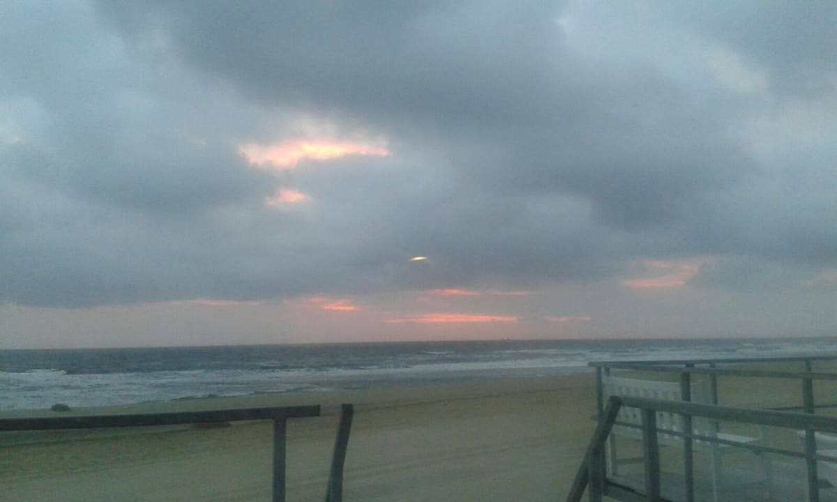 Blick von Terrasse zum Meer  Landal Beach Resort Ooghduyne