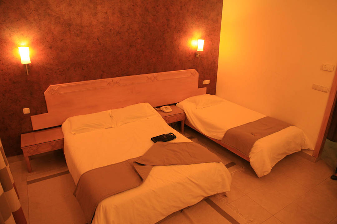 Doppelbett und Zustellbett Mahdia Beach & Aquapark