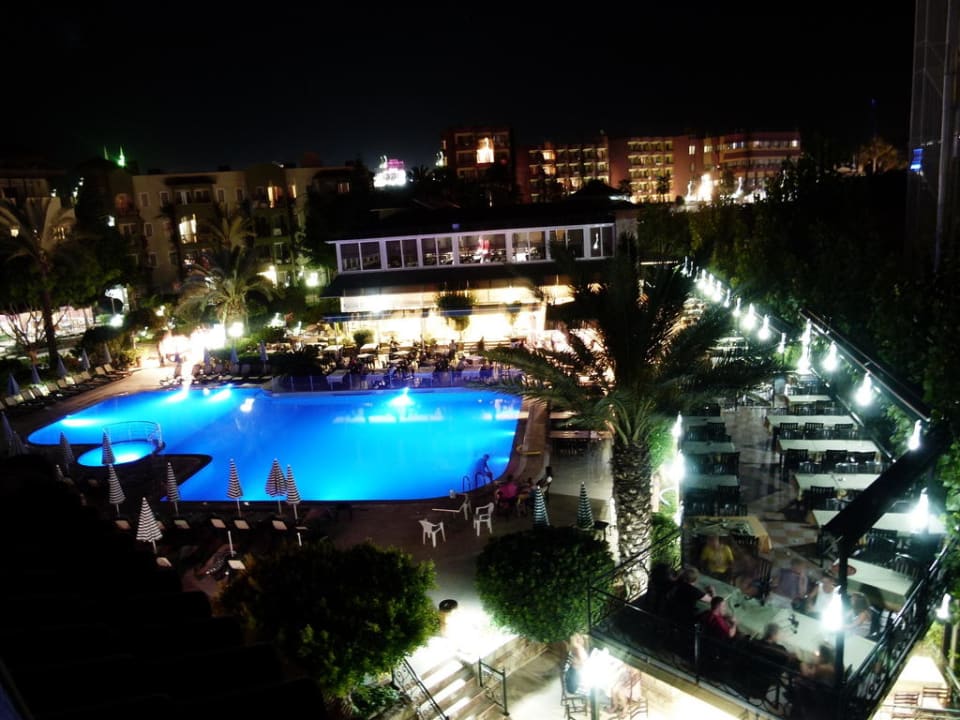 Nacht aufnahme. Hotel Gardenia Beach