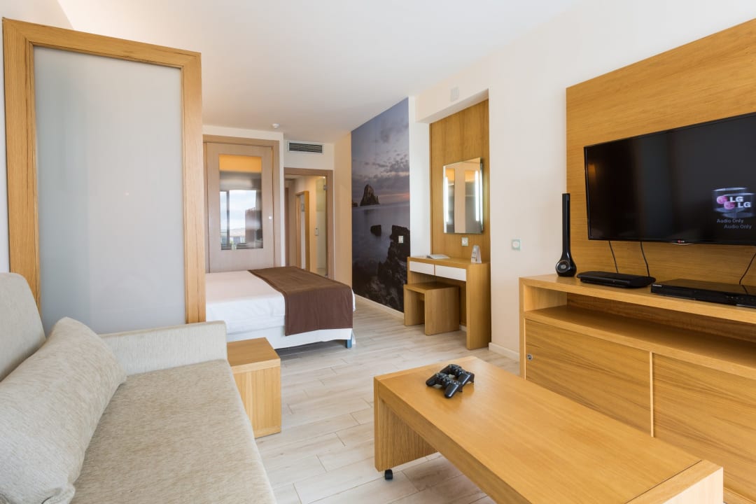 Zimmer Sirenis Seaview Country Club