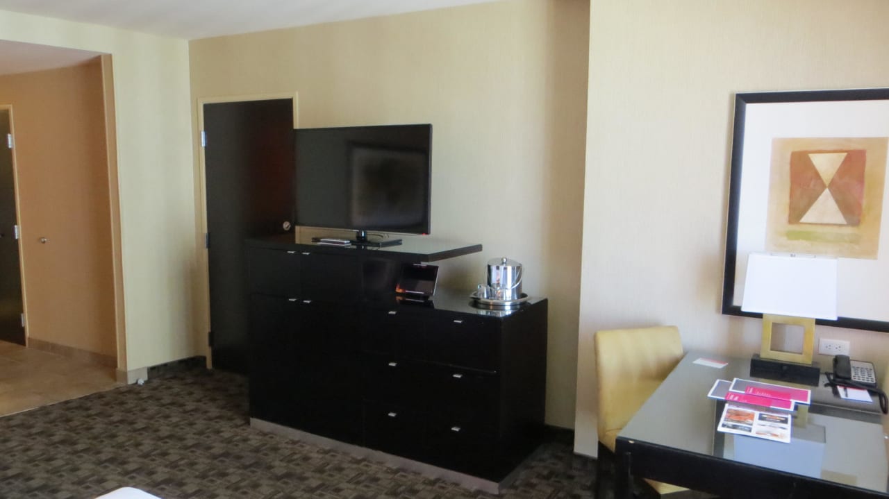 Die Minibar befindet sich im Schrank Hotel The Palms Casino Resort