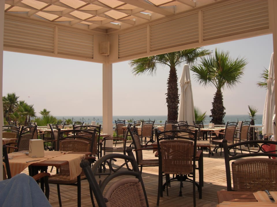 Blick von Beachbar auf Strand Club Grand Aqua