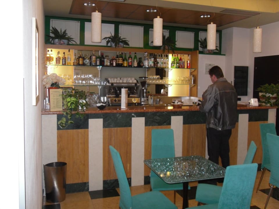 Bar West Point Airport Hotel