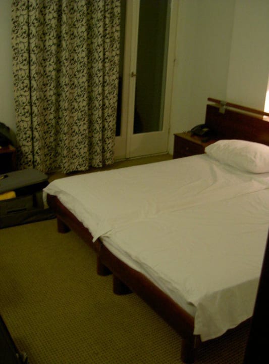 Blick von der Tür ins Zimmer Ammon Zeus Luxury Beach Hotel