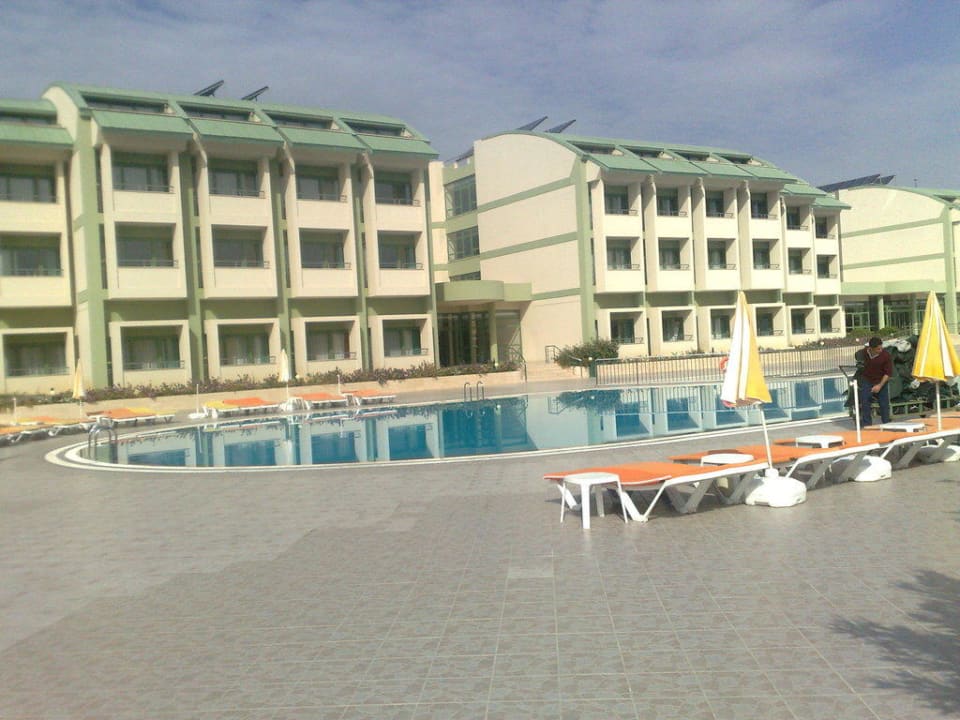 Ruhe Pool um 8 uhr VONRESORT Golden Coast