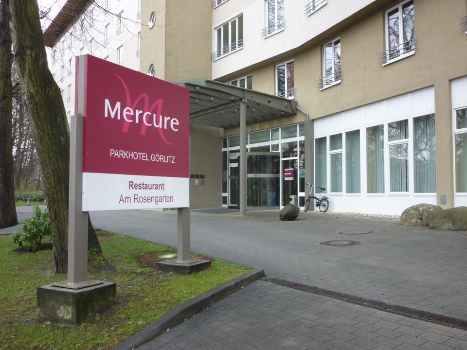 Auffahrt zum Hotel Parkhotel Görlitz