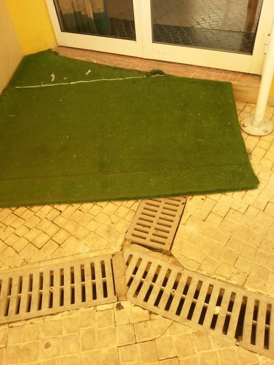 Eingangsbereich vom Pool zum Restaurant Luna Miramar Club