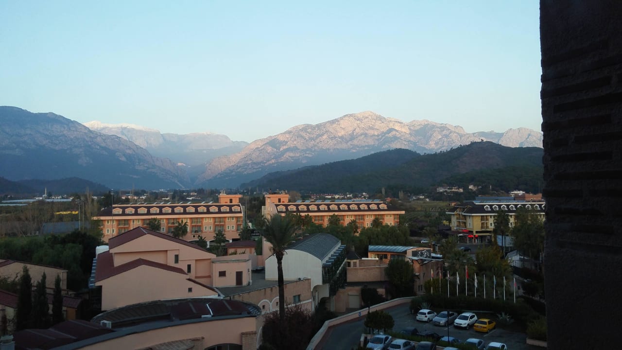 14 Uhr Limak Limra Hotel & Resort