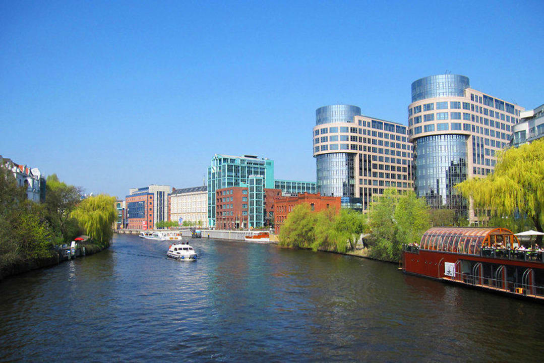 Ausicht von der Moabiter Brücke  AMERON Berlin ABION Spreebogen Waterside