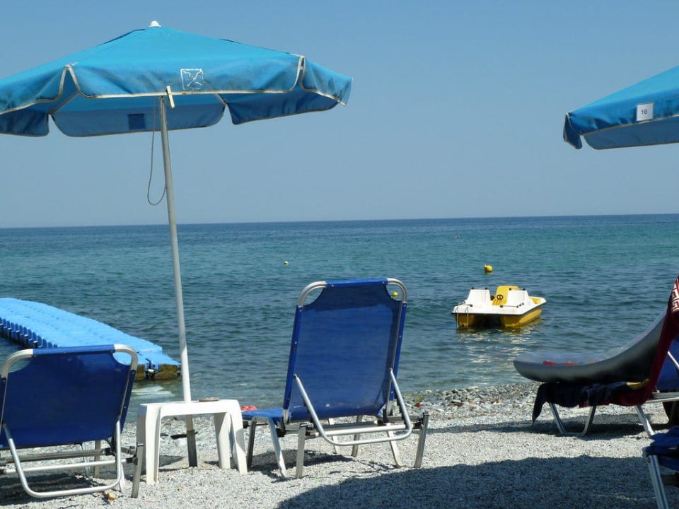 Schwimmsteg, bei Wellen sehr wackelig alltoura Club Hotel Poseidon Palace
