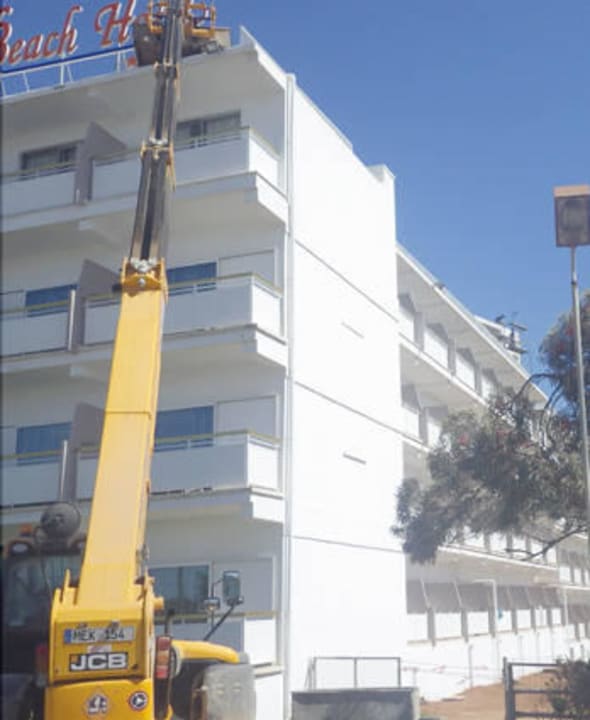 Dreistöcke fehlen noch Asterias Beach