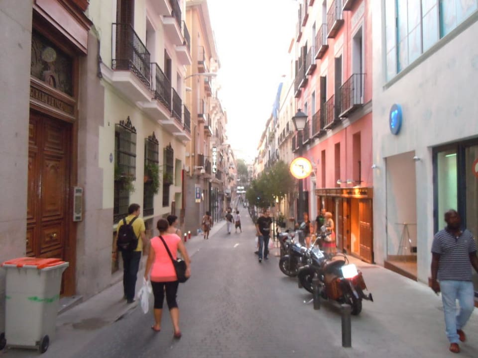 Die Calle de Ballesta vor dem Hotel Hostal Ballesta