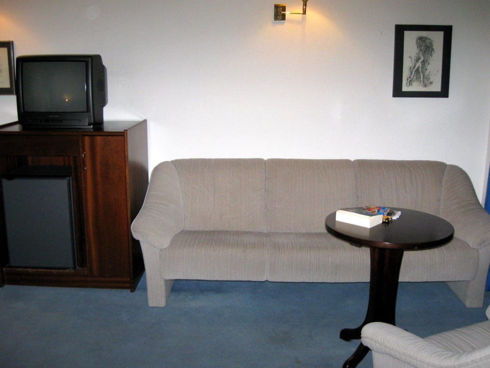 Couch und Minibar Hotel Astoria am Urachplatz