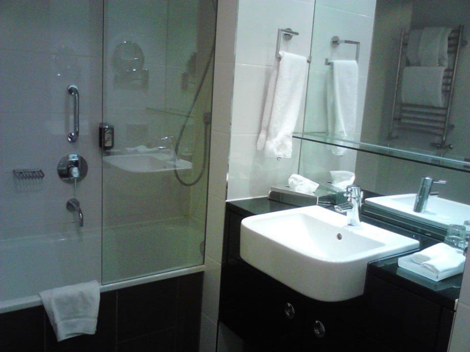 Badezimmer Adina Apartment Hotel Berlin Mitte