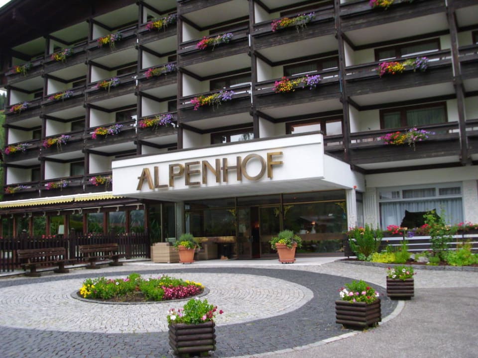 Hoteleingang Hotel Alpenhof