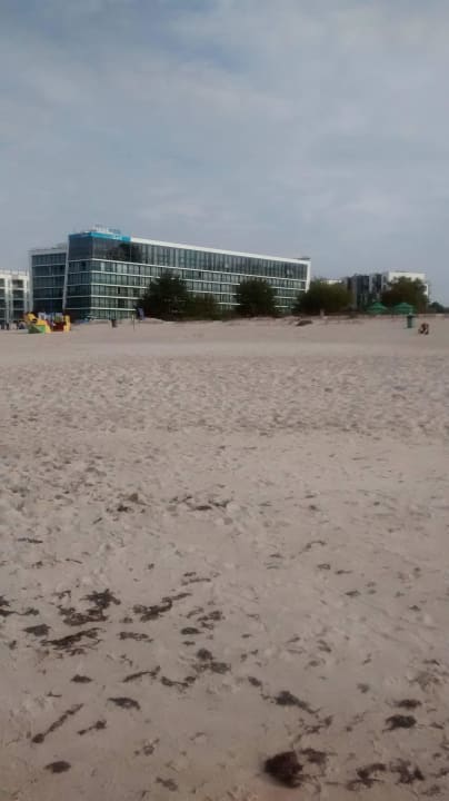 Blick vom Strand auf Hotel Marine Hotel by Zdrojowa