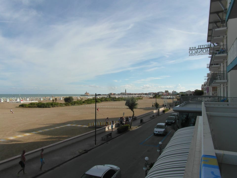 Ausblick von unserem Balkon im 1. OG. Hotel Principe Caorle