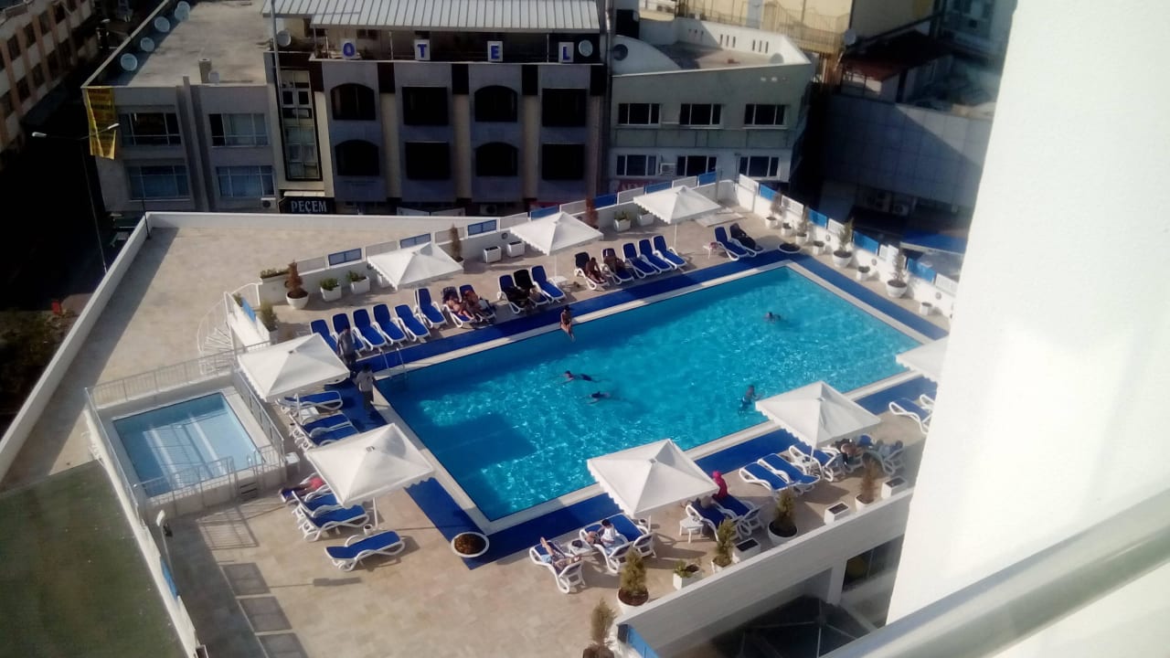 Бассейн с 5-го этажа Best Western Plus Hotel Khan